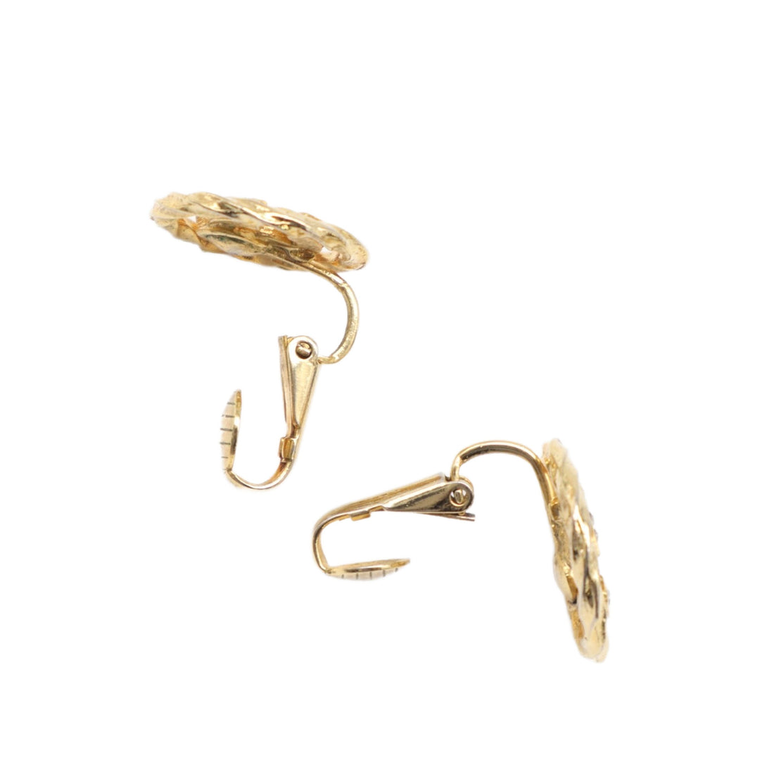 Chanel Boucles d'oreilles CC Strass Rond À clip plaqué or – vue 5 – GABY PARIS