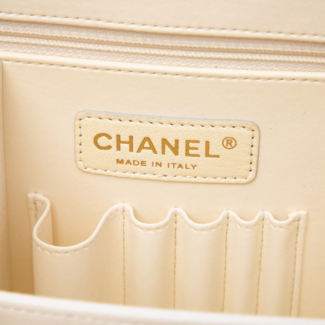 Chanel CC Matelassé Glacé Vanity Cuir de veau