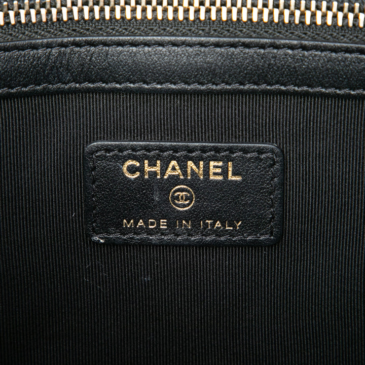 Chanel Pochette Matelassé et Crocodile embossé Métallisé Reissue 2.55 Cuir d'agneau Noir – vue 5 – GABY PARIS