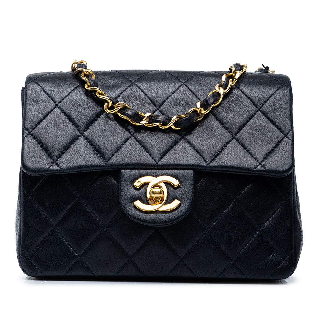 Chanel Sac bandoulière Classic Carré Rabat simple Mini Cuir d'agneau Bleu – vue principale – GABY PARIS