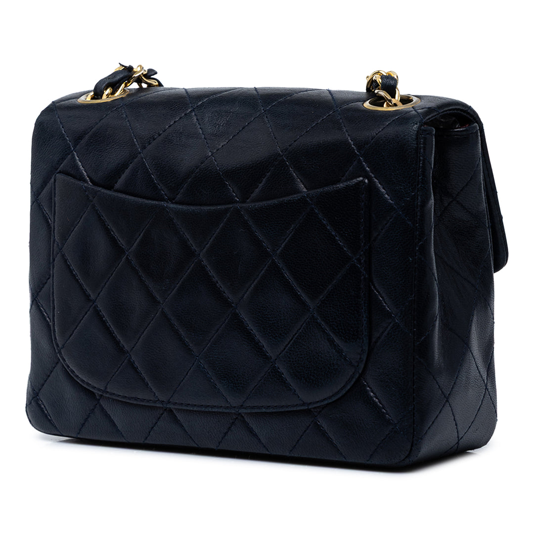 Chanel Sac bandoulière Classic Carré Rabat simple Mini Cuir d'agneau Bleu – vue 2 – GABY PARIS