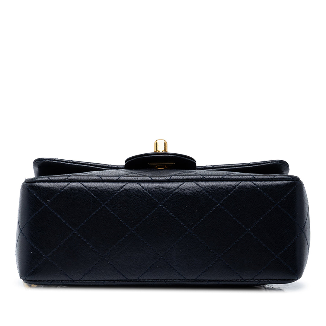 Chanel Sac bandoulière Classic Carré Rabat simple Mini Cuir d'agneau Bleu – vue 3 – GABY PARIS