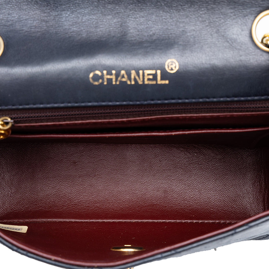Chanel Sac bandoulière Classic Carré Rabat simple Mini Cuir d'agneau Bleu – vue 4 – GABY PARIS