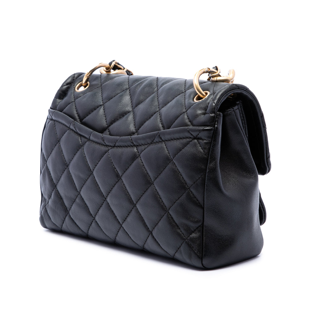 Chanel Matelassé Chaîne Link à rabat Petit Cuir d'agneau Noir – vue 2 – GABY PARIS