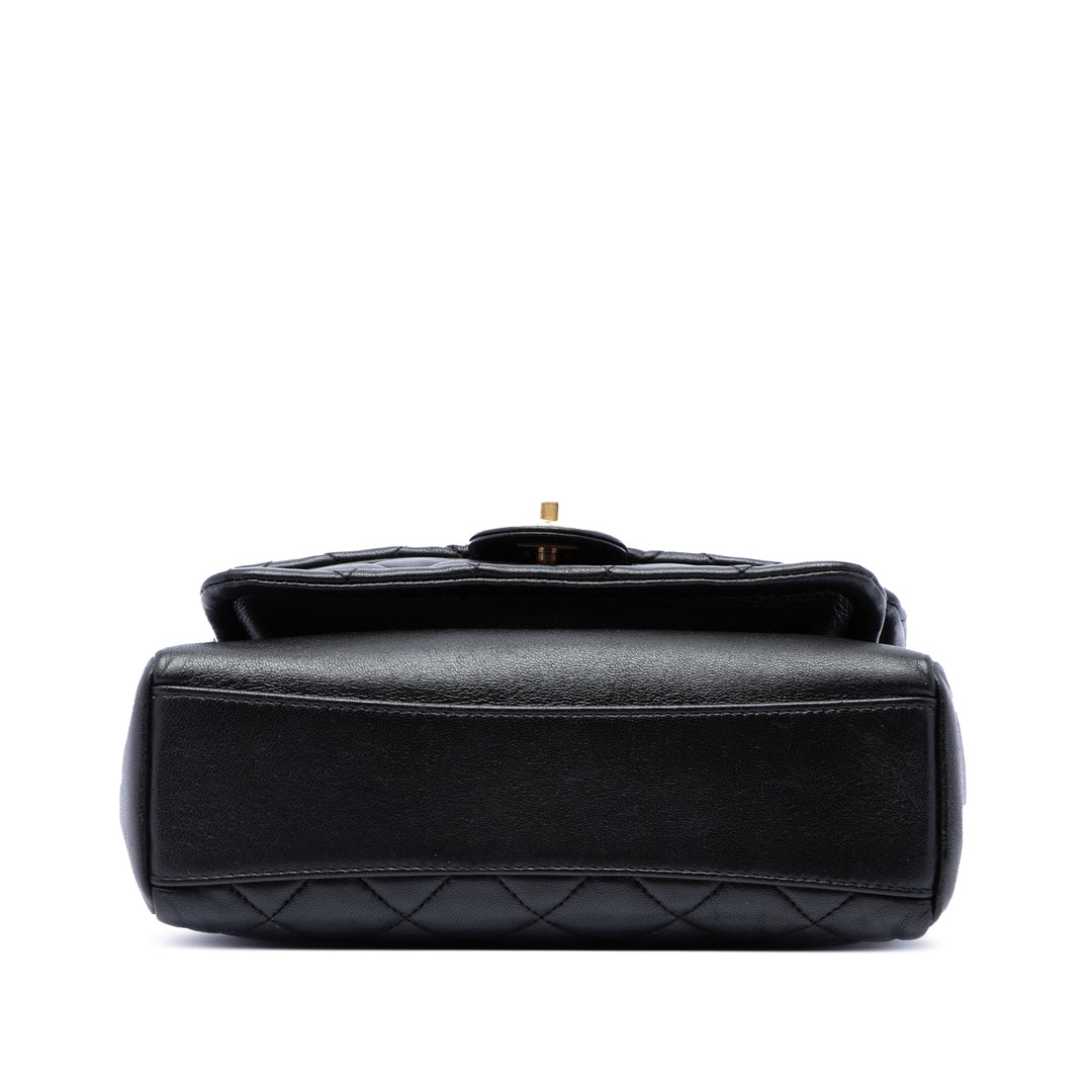 Chanel Matelassé Chaîne Link à rabat Petit Cuir d'agneau Noir – vue 3 – GABY PARIS