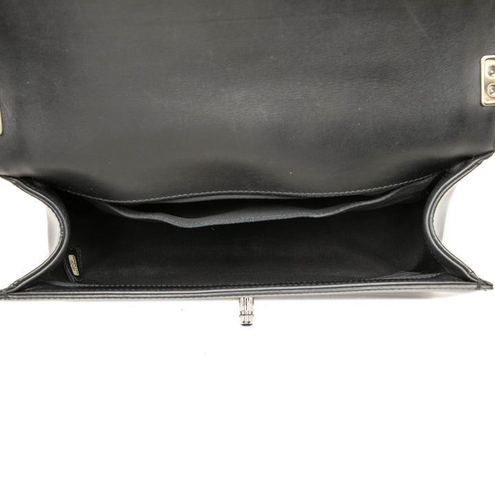 Matelassé Acrylic Boy à rabat Moyen Noir