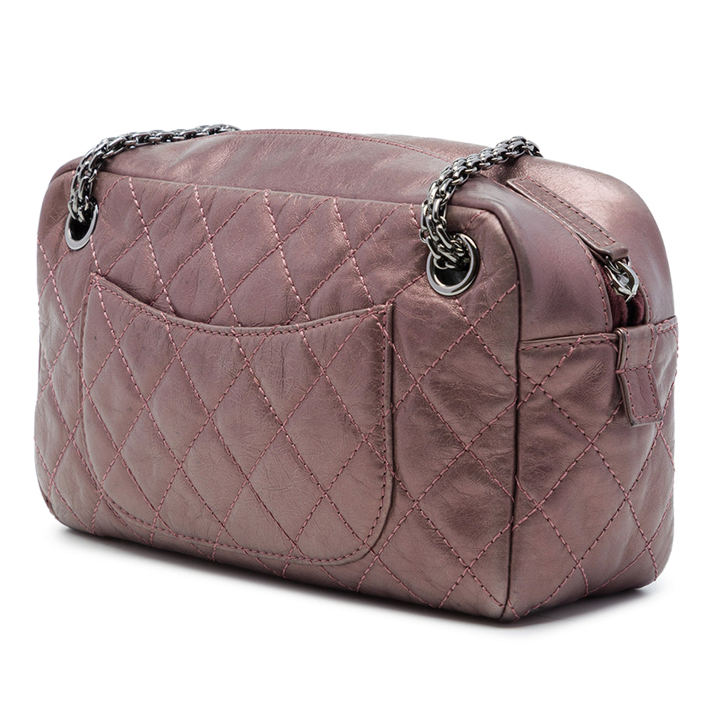 Chanel Matelassé Métallisé vieilli Reissue 2.55 Sac caméra Moyen Cuir de veau Rose – vue 2 – GABY PARIS