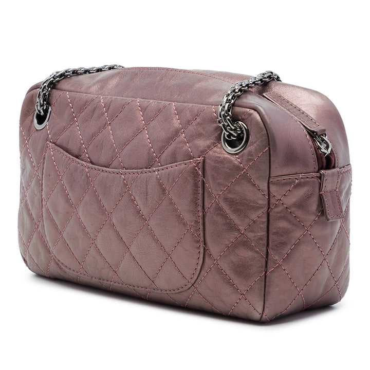 Chanel Matelassé Métallisé vieilli Reissue 2.55 Sac caméra Moyen Cuir de veau Rose – vue 2 – GABY PARIS