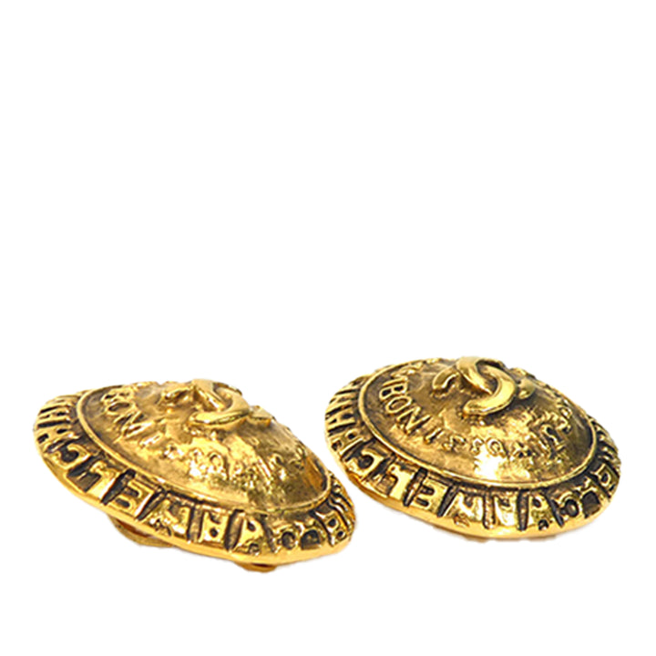 Chanel CC plaqué Logo Rond À clip Boucles d'oreilles Doré – vue 3 – GABY PARIS