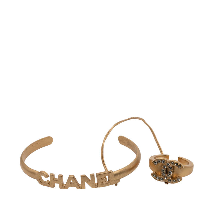 Chanel plaqué CC Rhinestone et Logo Cuff Bracelet et Bague Set