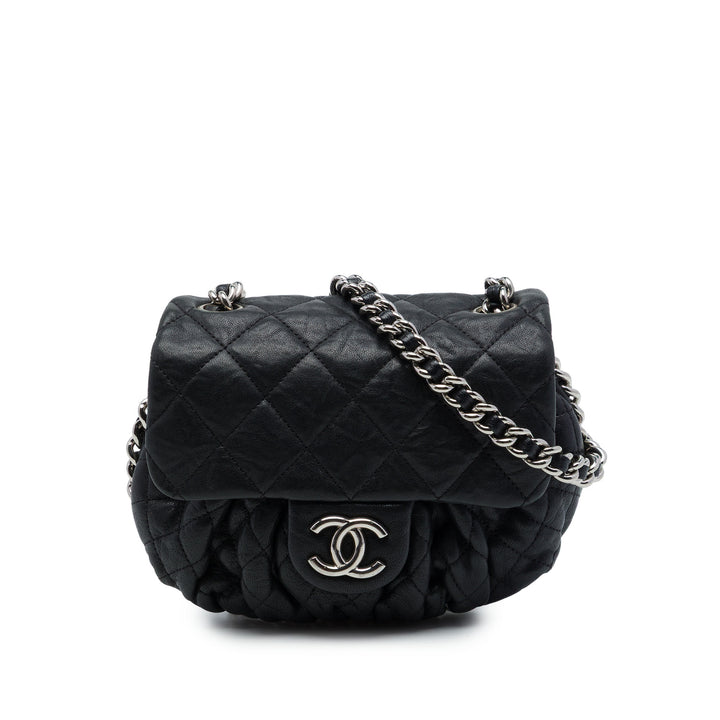 Chanel Matelassé Sac rond à chaîne à rabat Mini Cuir d'agneau Noir – vue principale – GABY PARIS