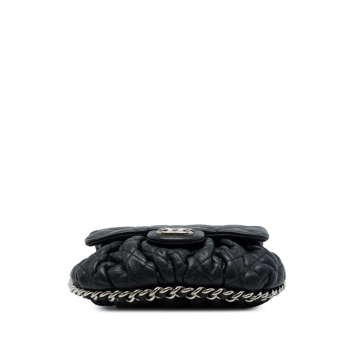 Chanel Matelassé Sac rond à chaîne à rabat Mini Cuir d'agneau Noir – vue 3 – GABY PARIS