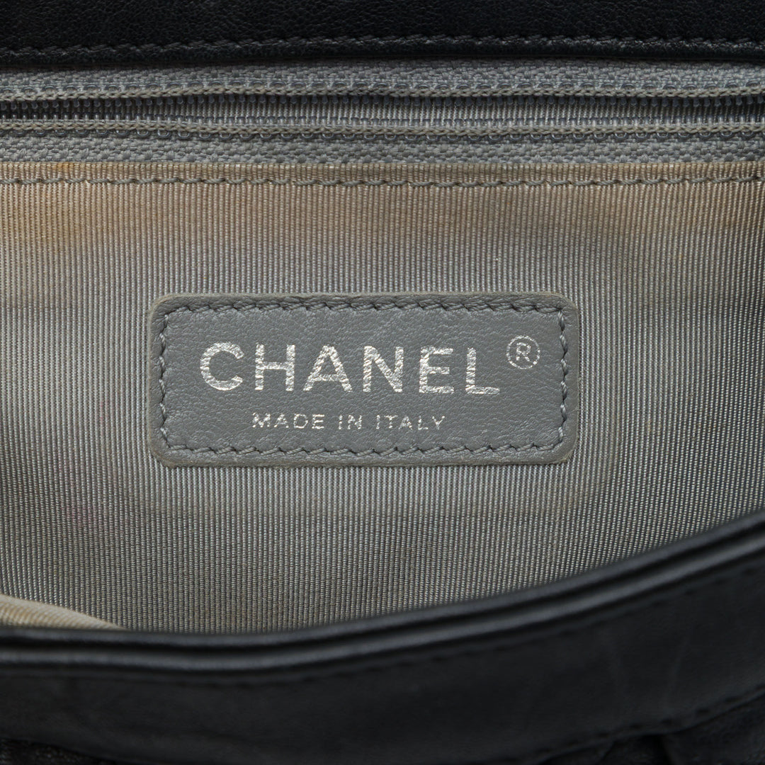Chanel Matelassé Sac rond à chaîne à rabat Mini Cuir d'agneau Noir – vue 5 – GABY PARIS