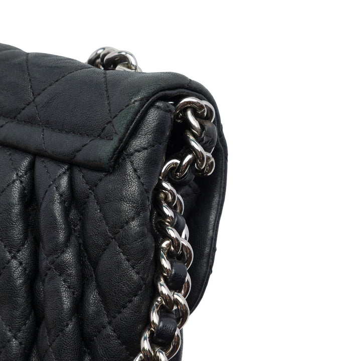 Chanel Matelassé Sac rond à chaîne à rabat Mini Cuir d'agneau Noir – vue 6 – GABY PARIS