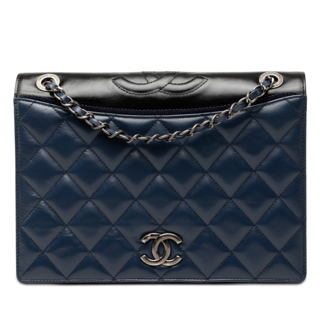 Chanel Small Matelassé Cuir de veau Ballerine à rabat