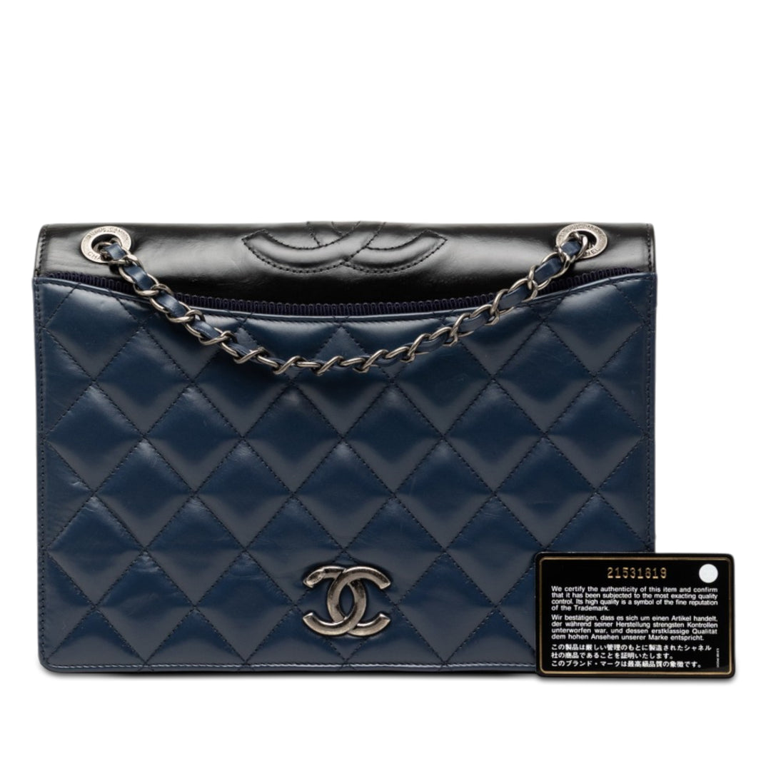 Chanel Small Matelassé Cuir de veau Ballerine à rabat