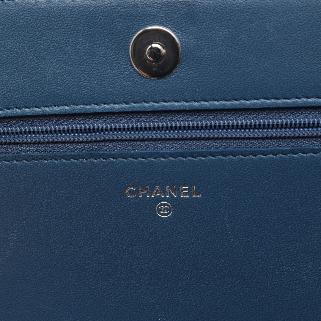 Cristal Orné Boy Wallet on Chain Cuir d'agneau Bleu