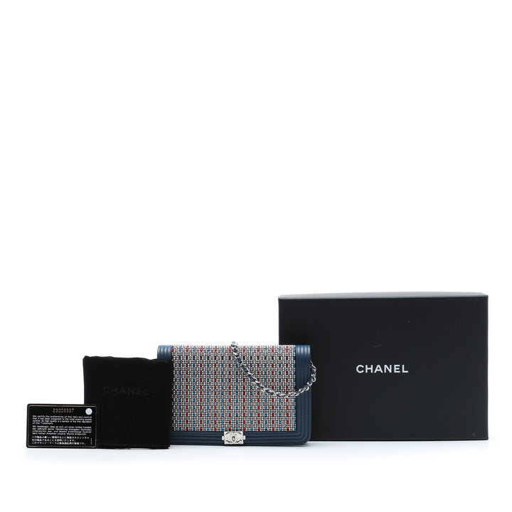 Cristal Orné Boy Wallet on Chain Cuir d'agneau Bleu