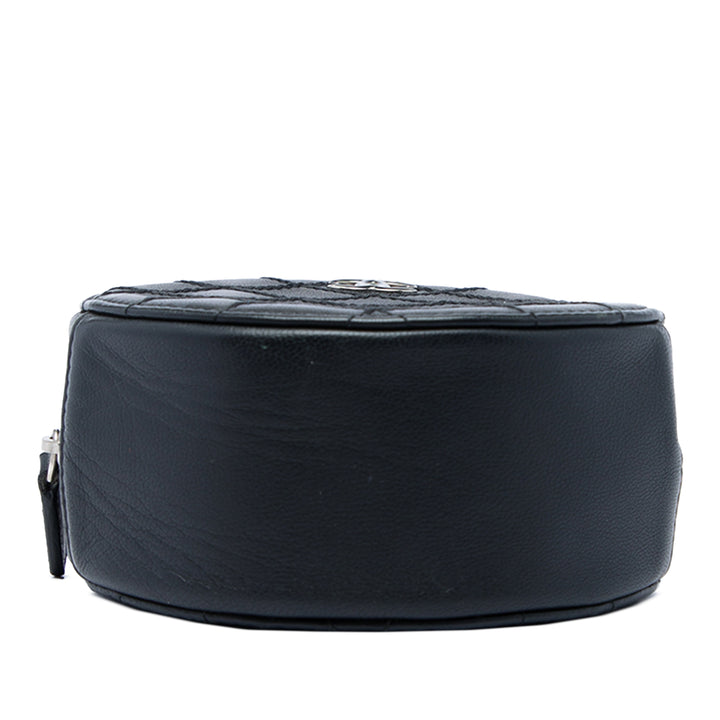 Chanel Matelassé Ultimate Stitch Rond Pochette avec chaîne Cuir d'agneau Noir – vue 3 – GABY PARIS