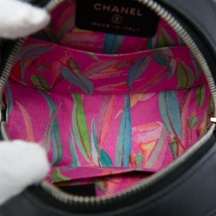 Chanel Matelassé Ultimate Stitch Rond Pochette avec chaîne Cuir d'agneau Noir – vue 4 – GABY PARIS