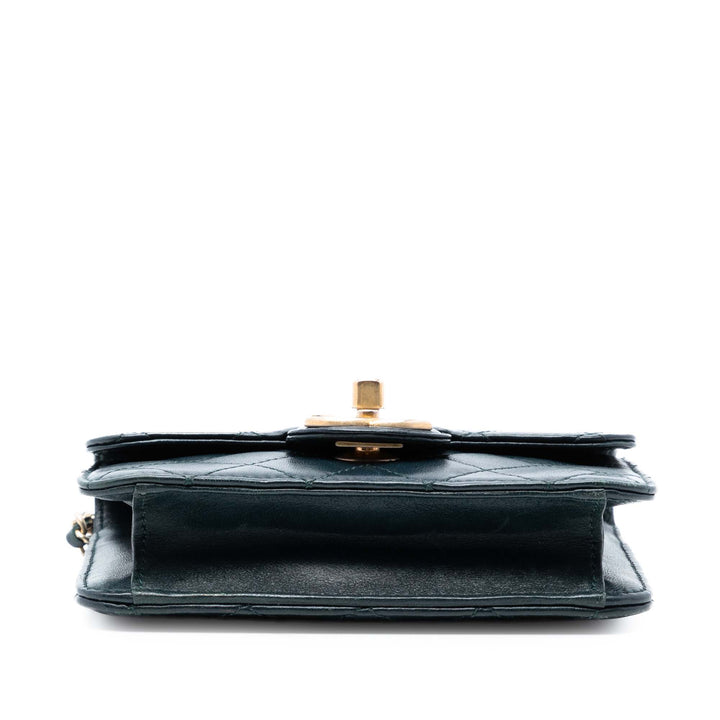 Chanel Mini Matelassé Cuir d’agneau Crossing Times à rabat