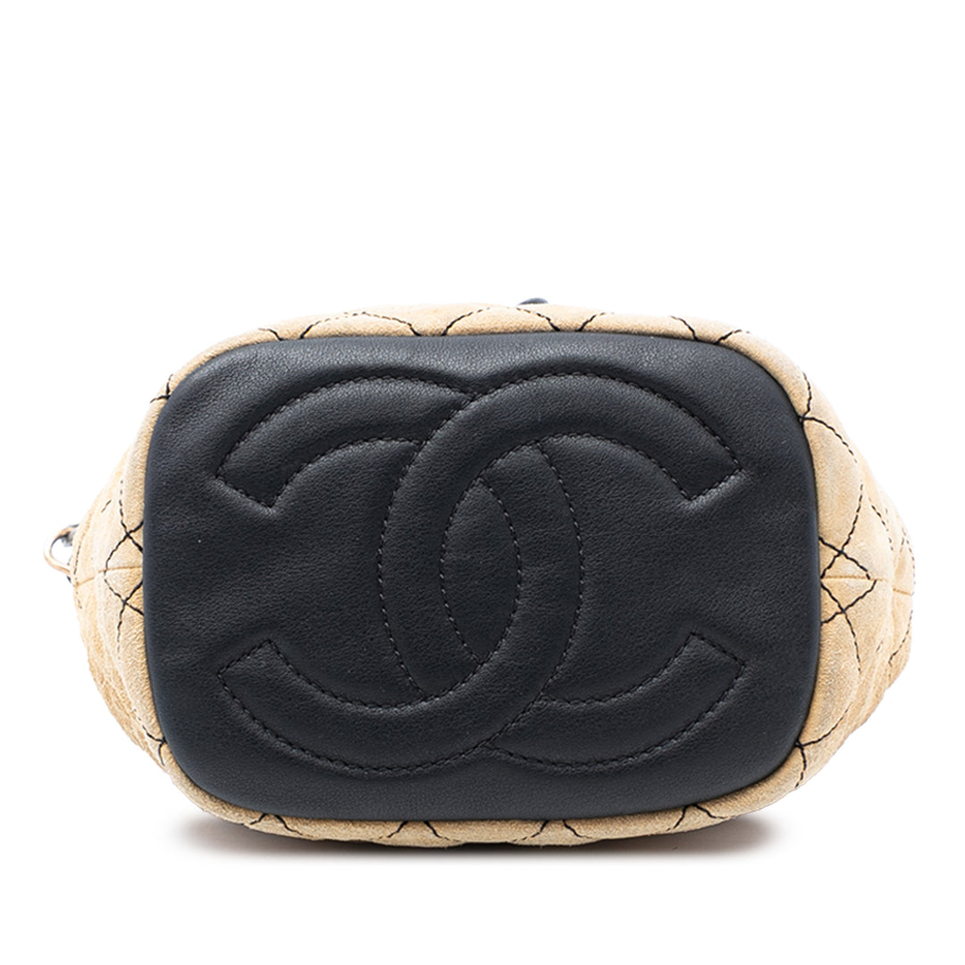Chanel CC Daim Wild Stitch Bucket Sac