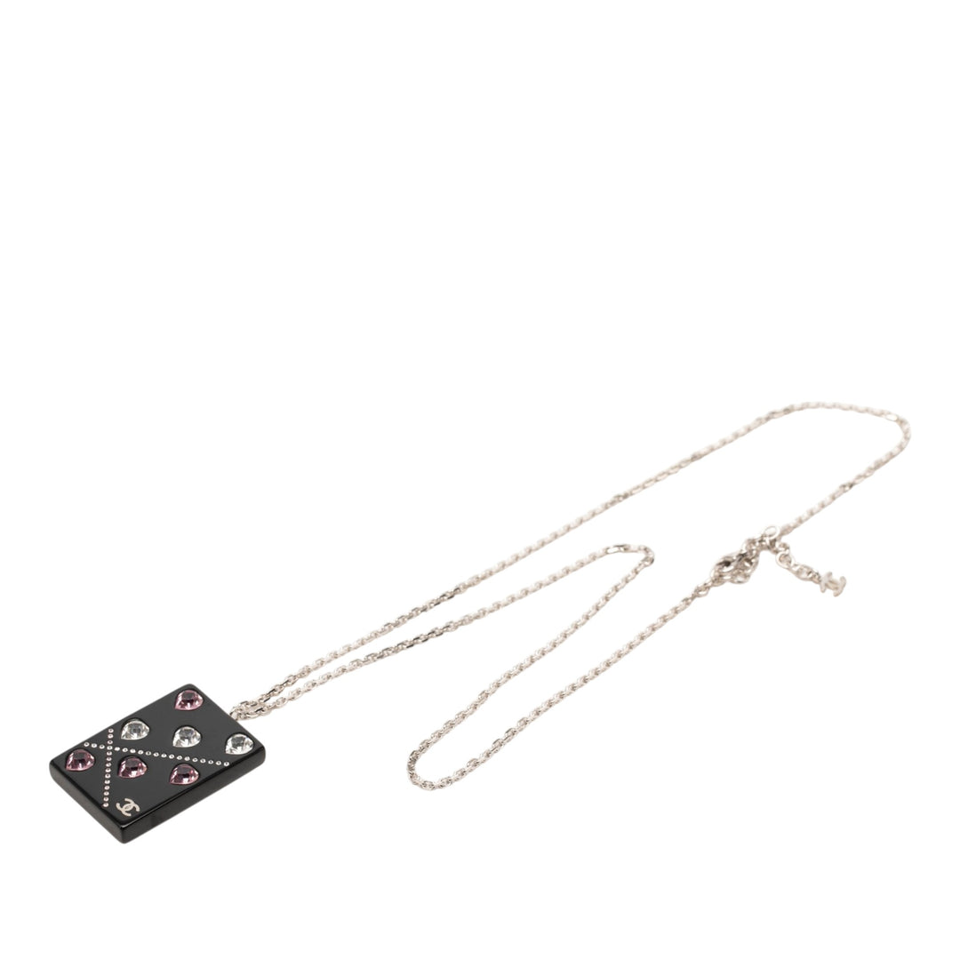 Chanel CC Brass Acrylic et Strass Pendant Collier Noir – vue principale – GABY PARIS
