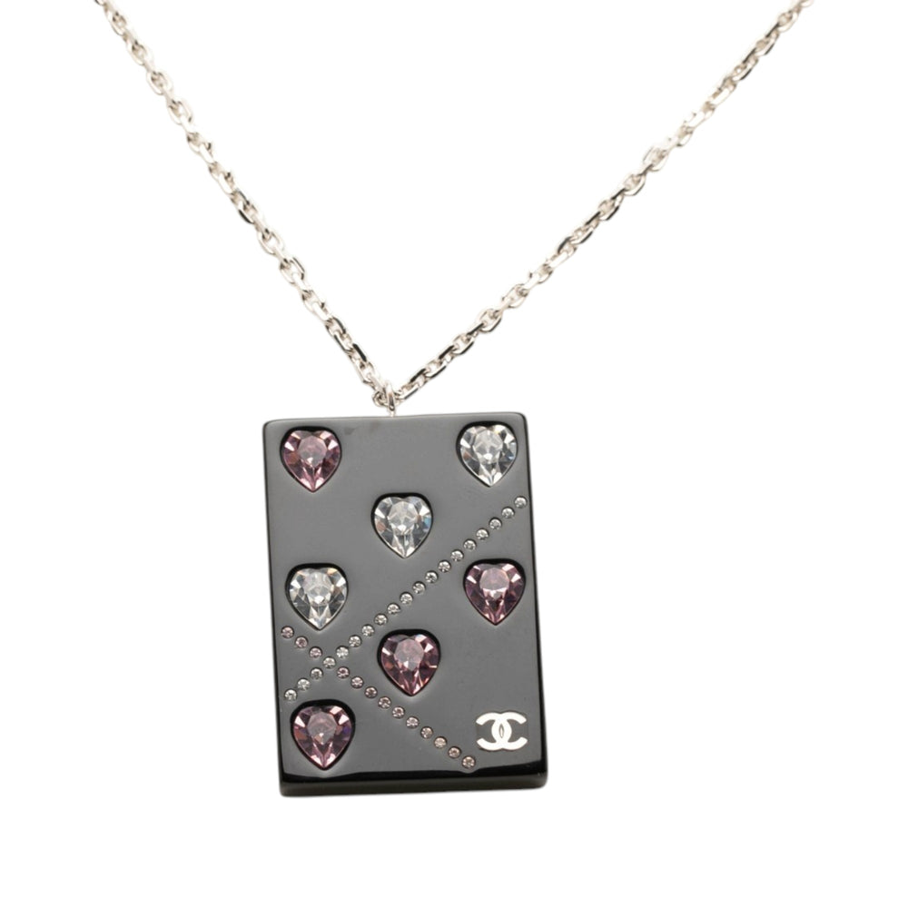 Chanel CC Brass Acrylic et Strass Pendant Collier Noir – vue 2 – GABY PARIS