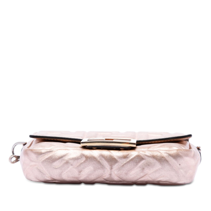 Fendi Sac à main Zucca embossé Métallisé Baguette Mini Rose – vue 3 – GABY PARIS