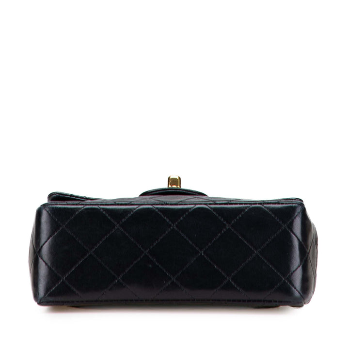 Chanel Mini Square Classic Cuir d’agneau Single Flap Noir – GABY PARIS Authentique