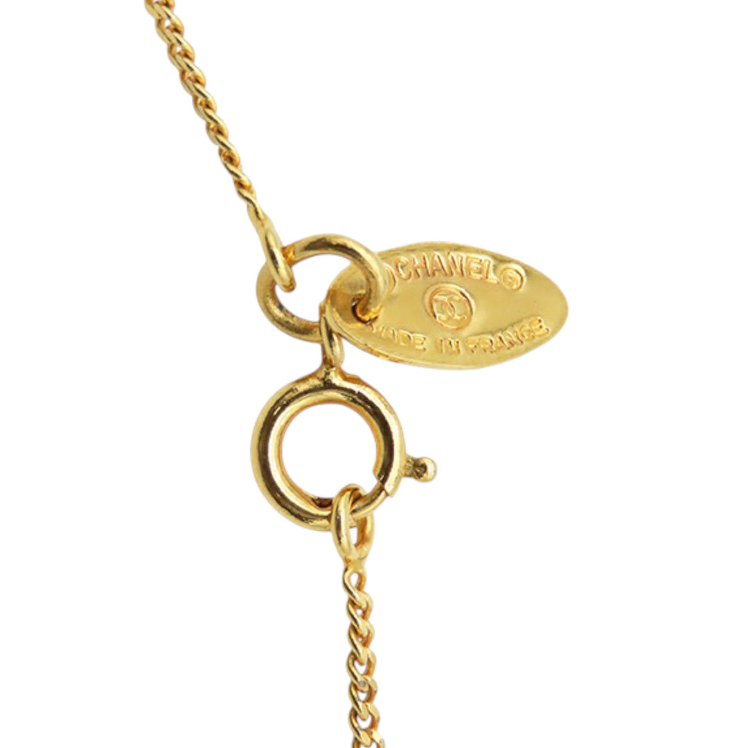 Chanel Doré Plated Crystal CC Pendant Collier Doré – GABY PARIS Authentique