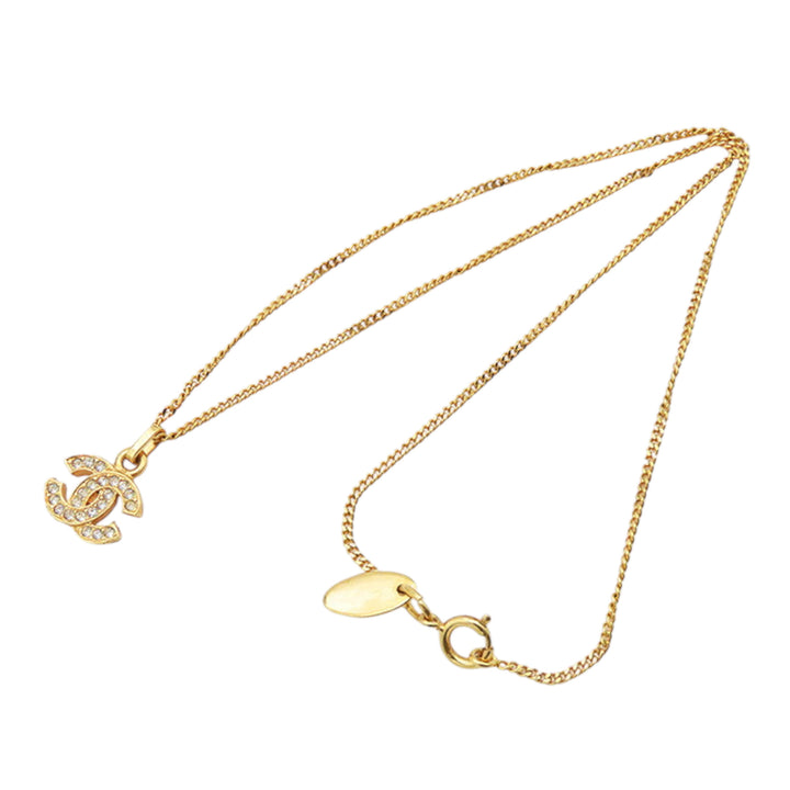 Chanel Doré Plated Crystal CC Pendant Collier Doré – GABY PARIS Authentique