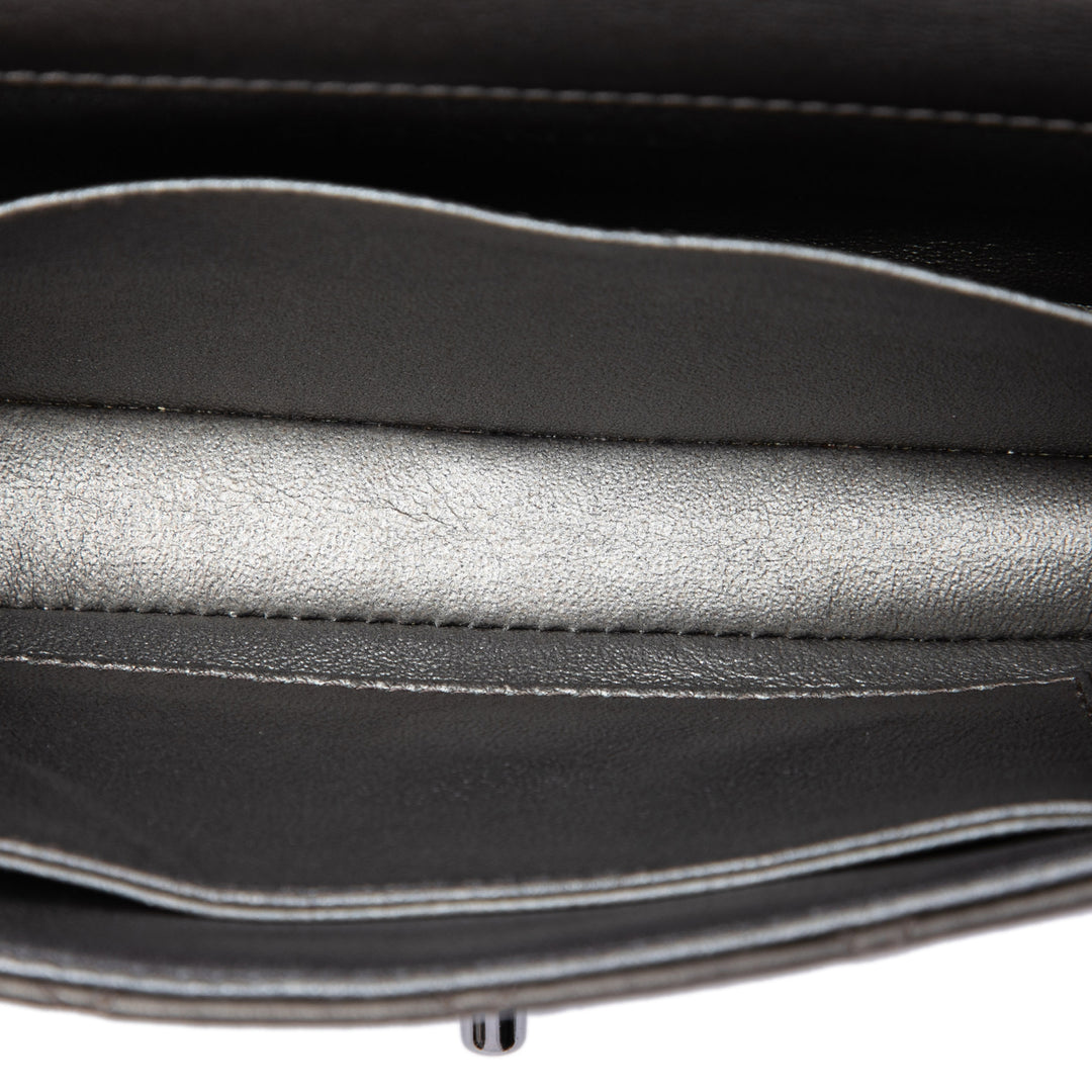 Chanel Sac bandoulière Classic Rectangulaire Métallisé Rabat simple Extra Mini Cuir d'agneau Gris – vue 4 – GABY PARIS