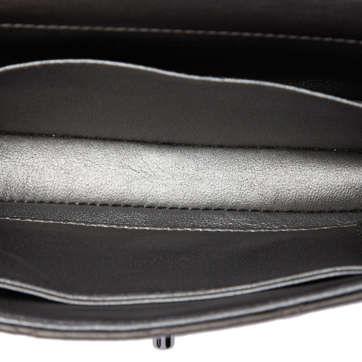 Chanel Sac bandoulière Classic Rectangulaire Métallisé Rabat simple Extra Mini Cuir d'agneau Gris – vue 4 – GABY PARIS