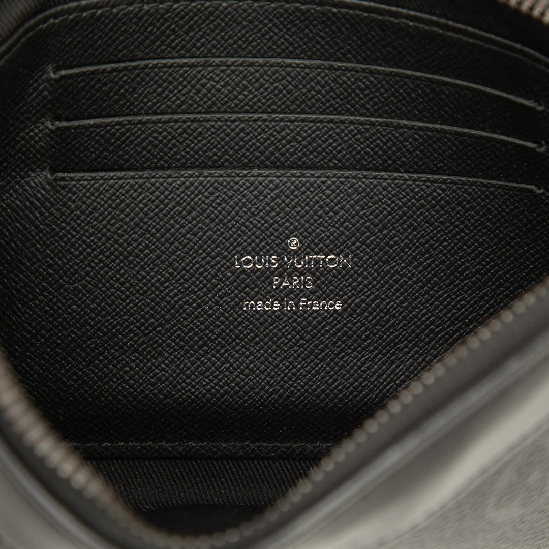 Louis Vuitton Pochette Discovery PM Monogram Eclipse Noir – vue 5 – GABY PARIS