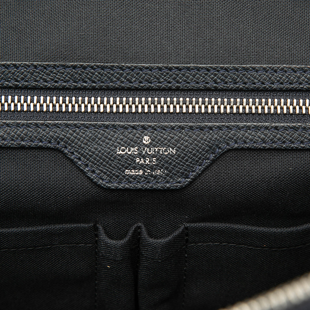 Louis Vuitton Taiga Vassili PM
