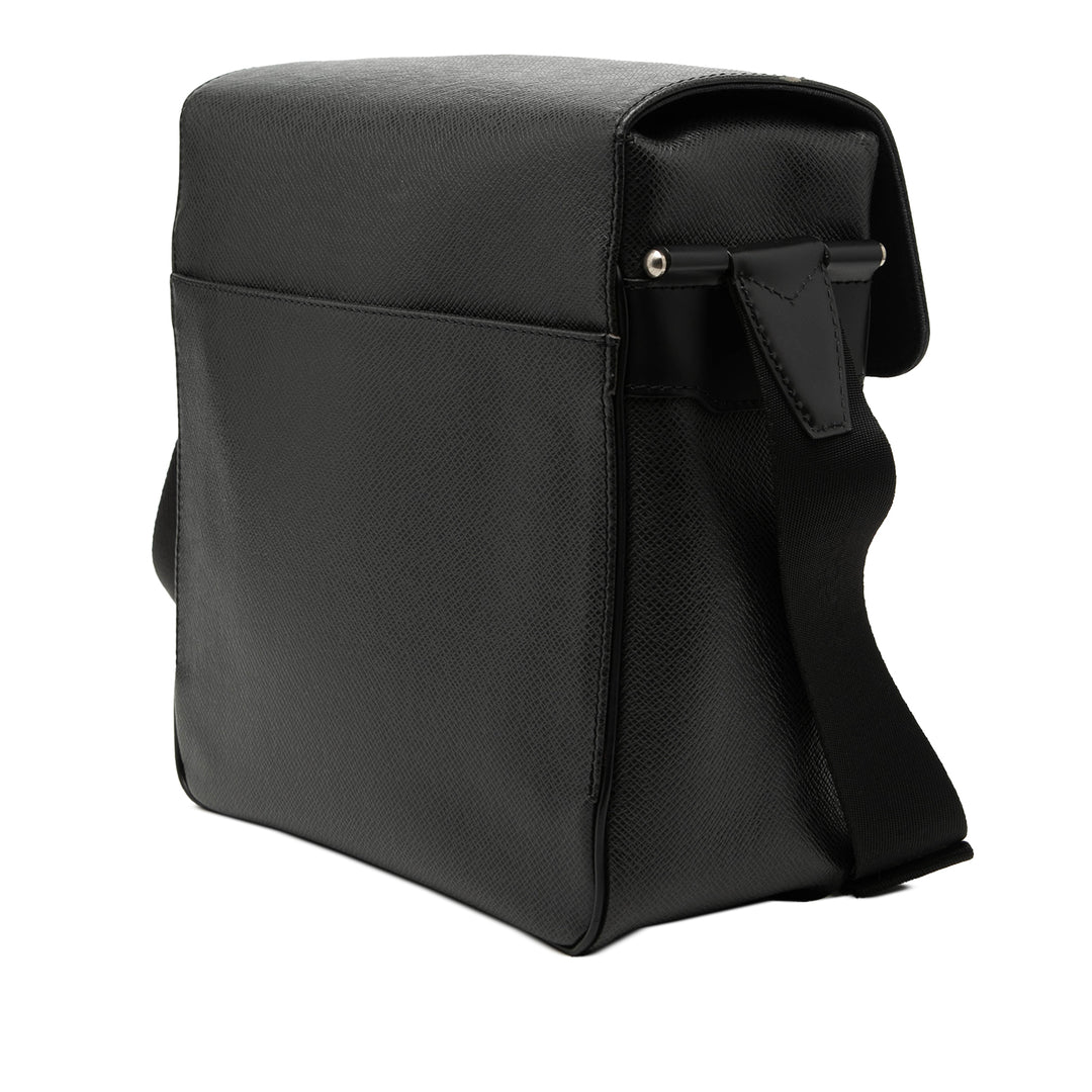 Louis Vuitton Taiga Yaranga