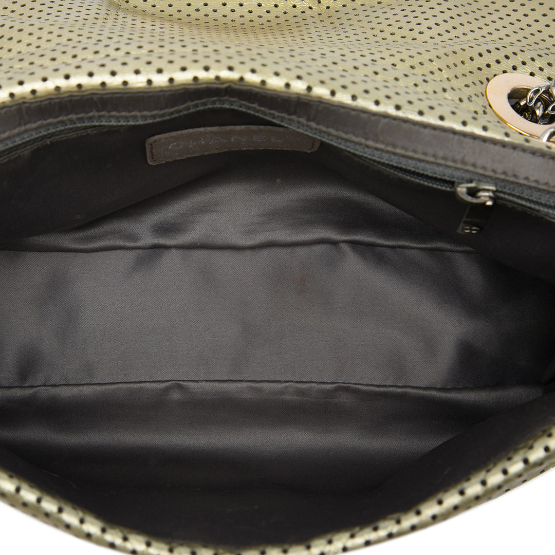 Chanel Métallisé perforé Reissue 2.55 Drill à rabat Cuir de veau