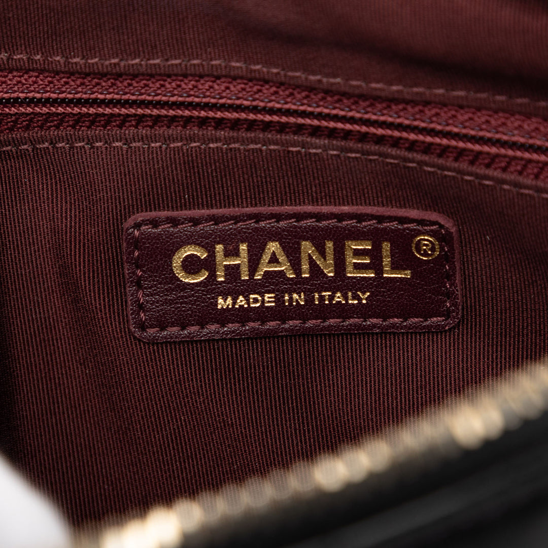 Chanel Cuir de veau Grosgrain Surpiqué Button Up Camera Étui