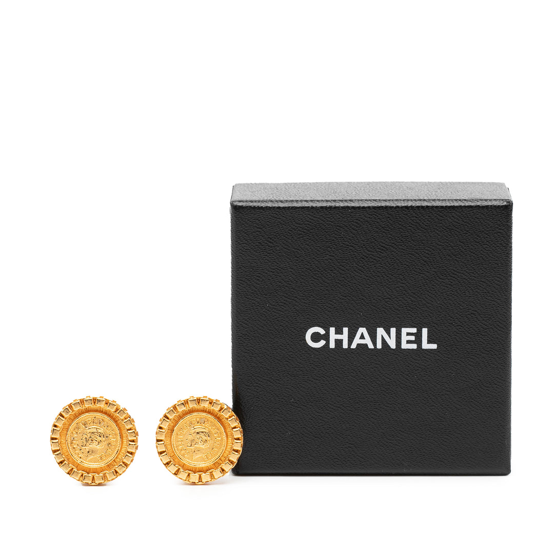 Chanel plaqué Coco Coin Motif Clip On Boucles d’oreilles