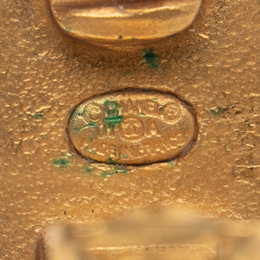 Chanel Doré Plated Rhinestones Lion Head Clip On Boucle d’oreilles Doré – GABY PARIS Authentique