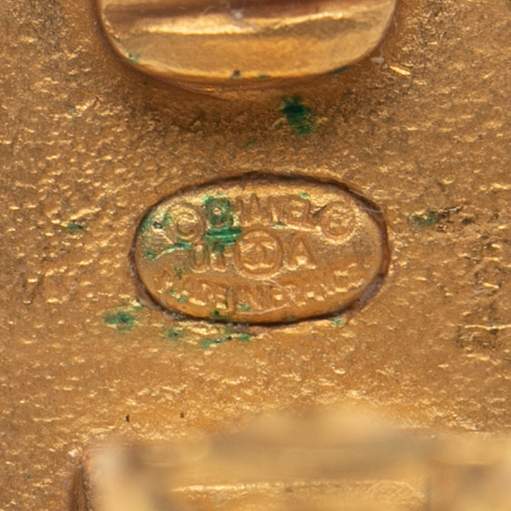 Chanel Doré Plated Rhinestones Lion Head Clip On Boucle d’oreilles Doré – GABY PARIS Authentique