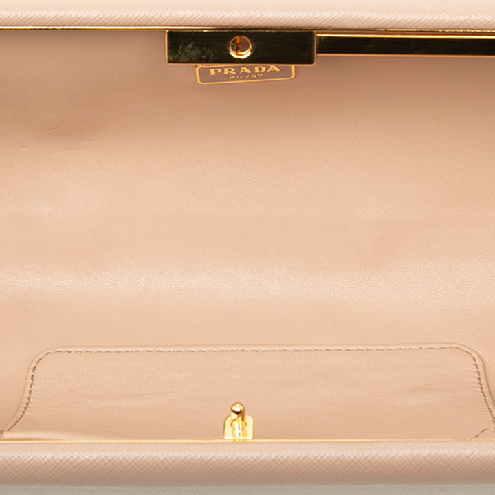 Prada Pochette Lux East West Armature Saffiano Beige – vue 4 – GABY PARIS