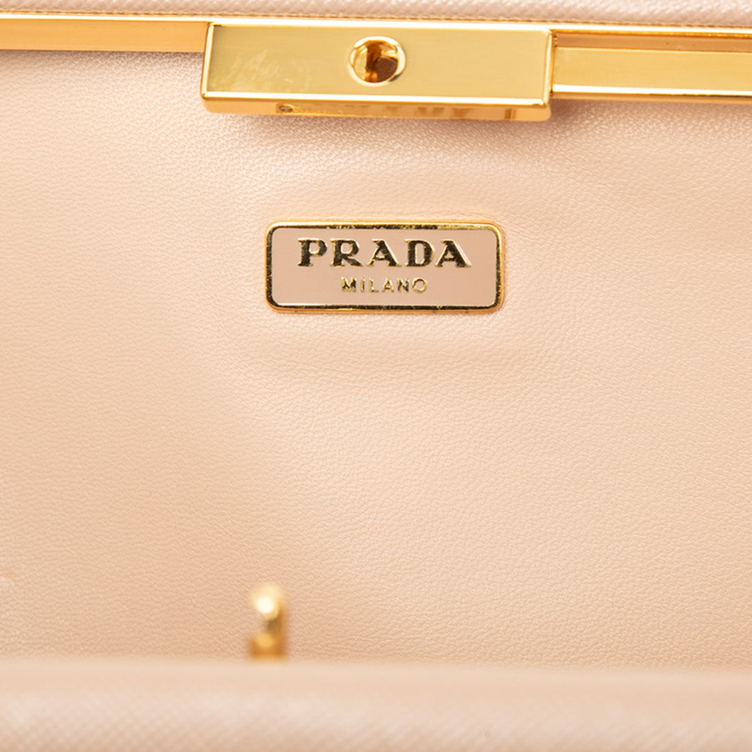 Prada Pochette Lux East West Armature Saffiano Beige – vue 5 – GABY PARIS
