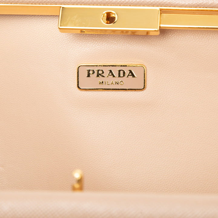 Prada Pochette Lux East West Armature Saffiano Beige – vue 5 – GABY PARIS