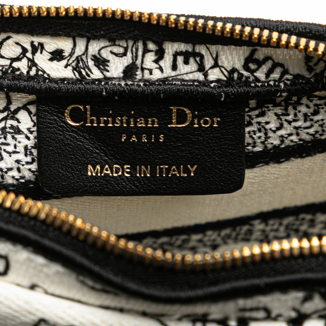 Dior Toile Embroidered Plan De Paris Cosmetic Pochette Blanc – GABY PARIS Authentique