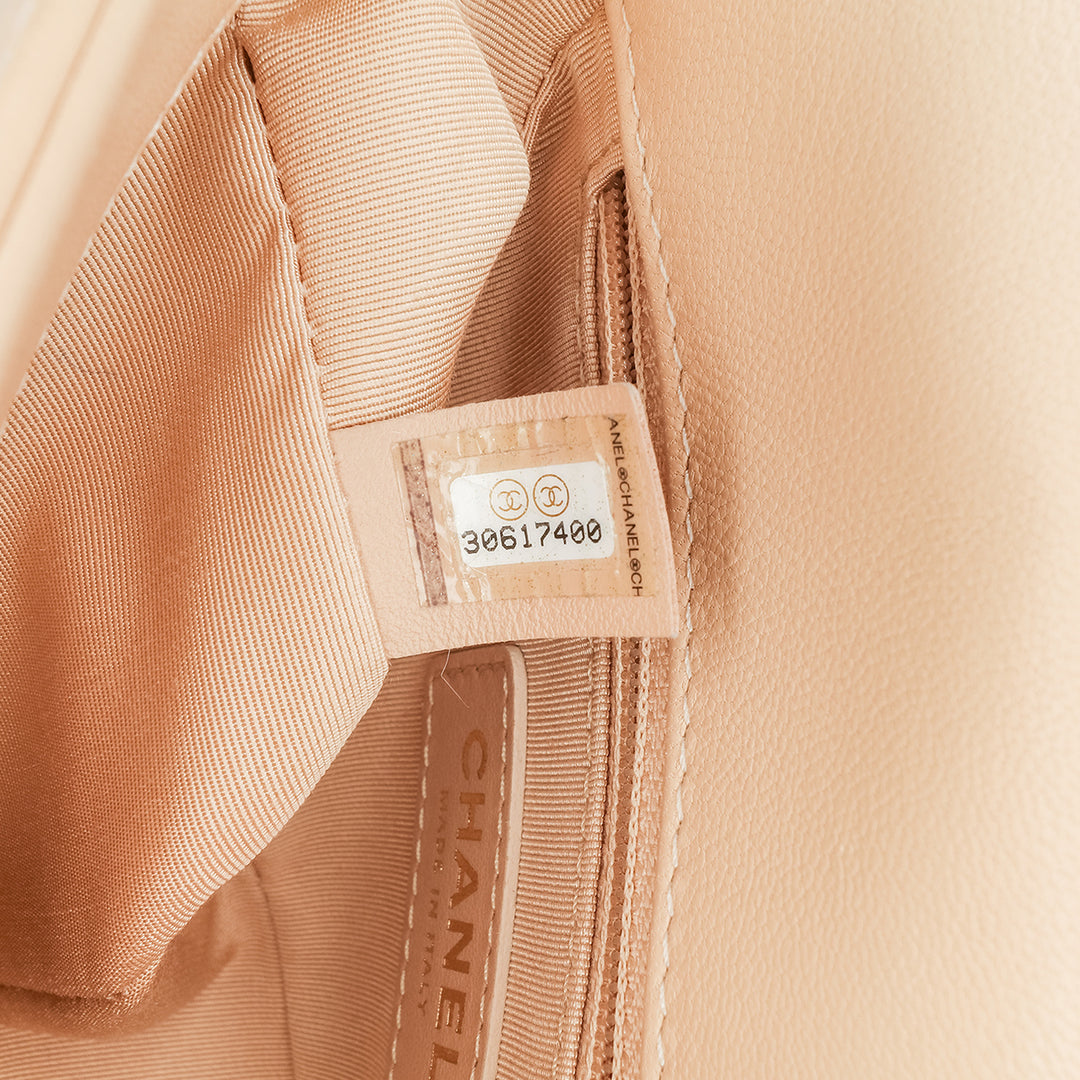 Chanel Small Matelassé Cuir d’agneau CC Coin à rabat