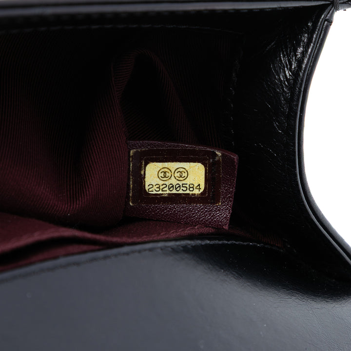 Chanel Old Medium Matelassé Glazed Cuir de veau Sac rond à chaîne Boy à rabat – GABY PARIS Authentique