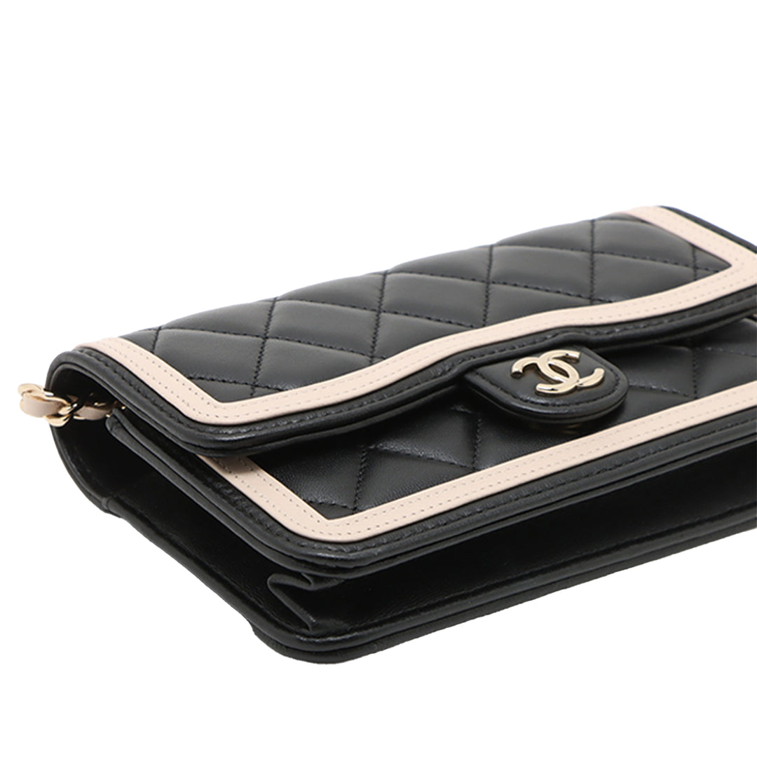 Chanel Bicolor Cuir d’agneau 23B à rabat Phone Holder