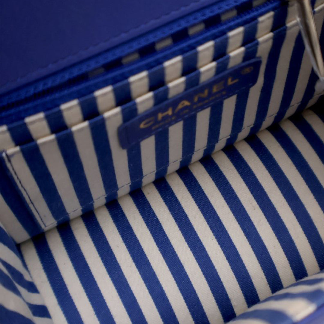 Chanel Small Chevron Cuir de veau Envelope à rabat